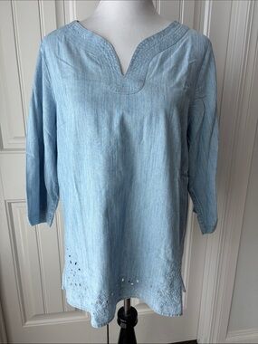 Chico’s Blue Eyelet Hem V-Neck Blouse – Size 1 (Medium